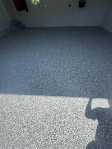 Light chip garage floor coating example